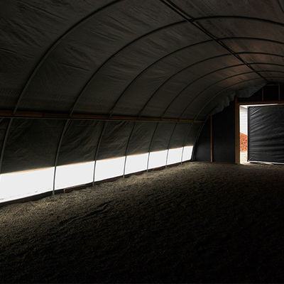 دفيئة ذات إضاءة LED متقدمة مع رطوبة درجة الحرارة التلقائية ومراقبة ثاني أكسيد الكربون لنمو النباتات المتفوقة